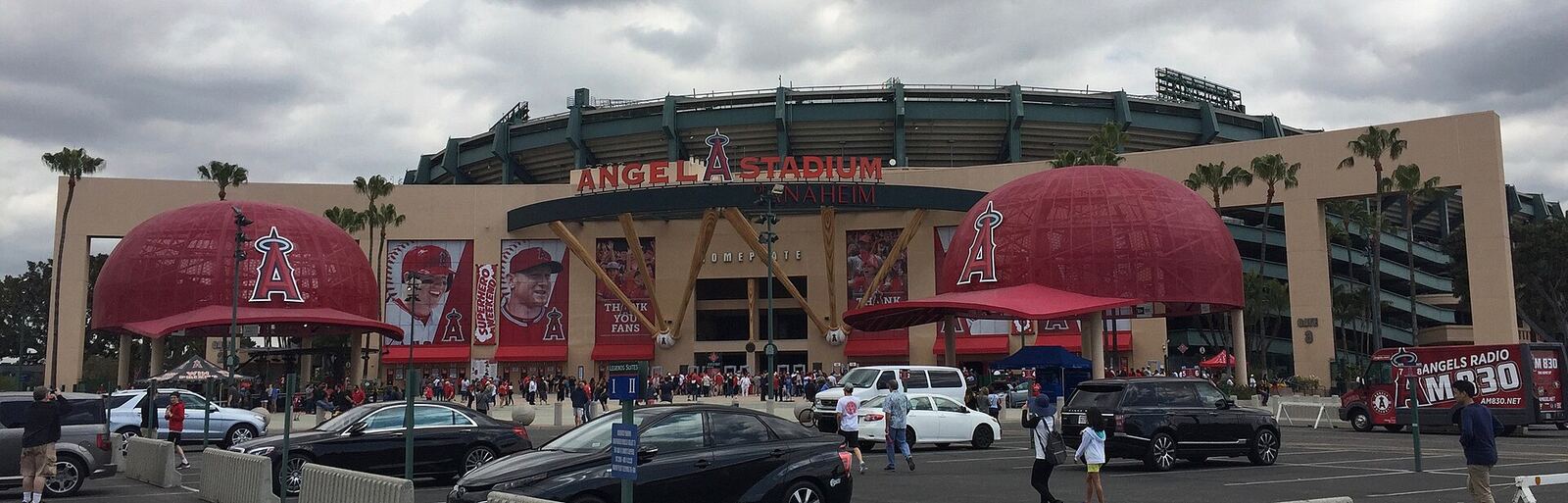 Anaheim 的 Angel Stadium 资料图(图库照片)
