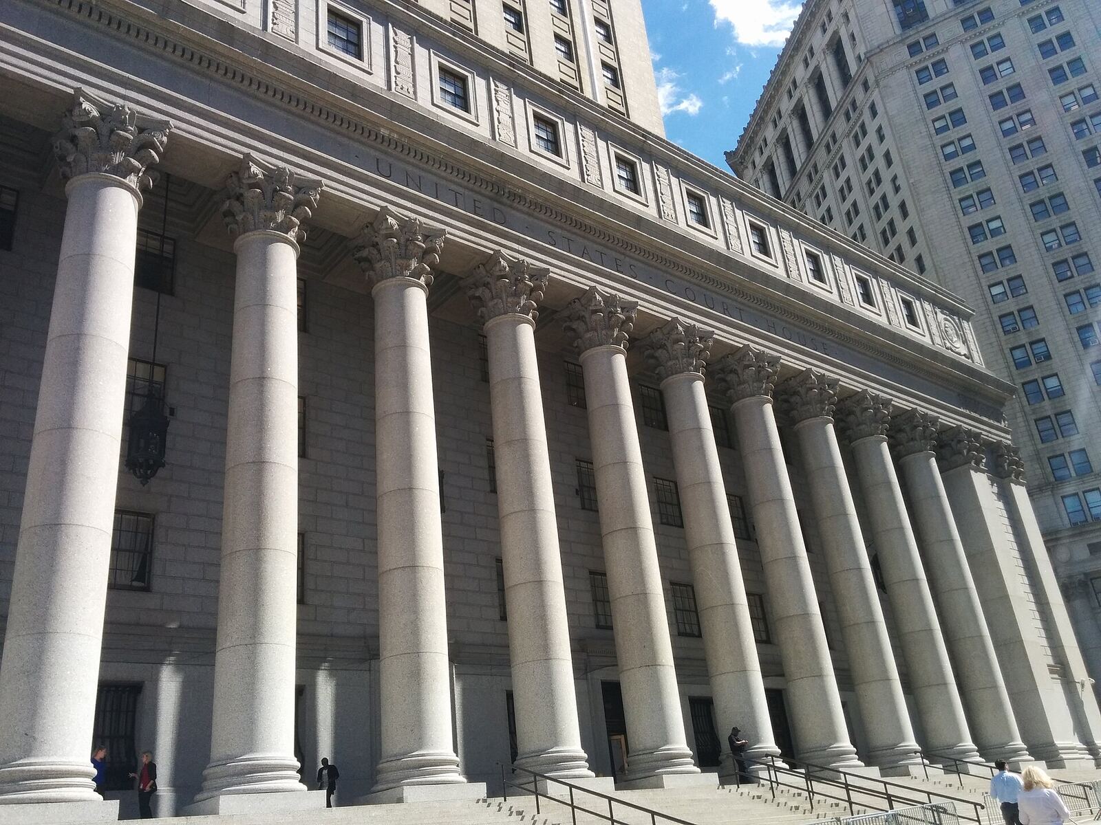 纽约曼哈顿 Foley Square 的 Thurgood Marshall 联邦法院大楼,本案两起诉讼均在此提起(资料图)