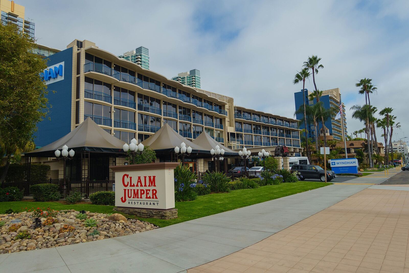 Claim Jumper 餐厅外观资料图(San Diego 分店,非 Buena Park 店)