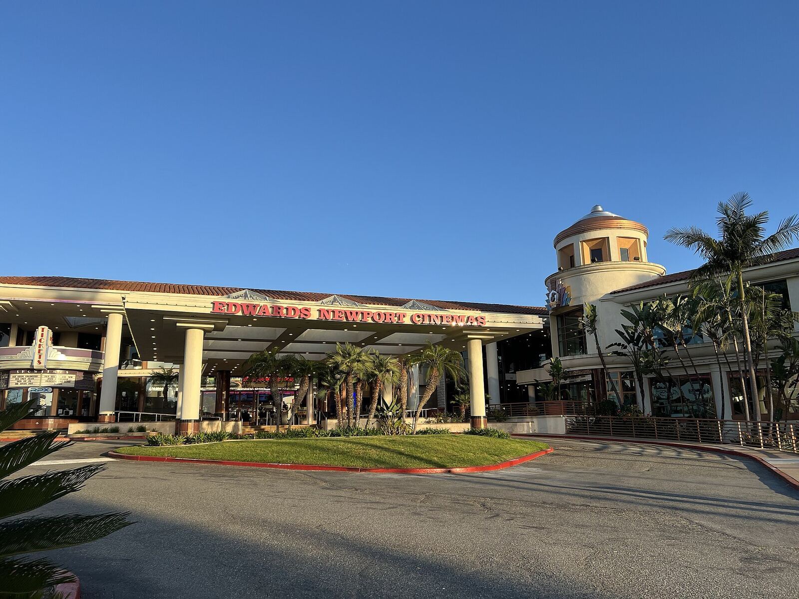 Newport Beach 的 Regal Edwards Big Newport 影院资料图(2024年摄)