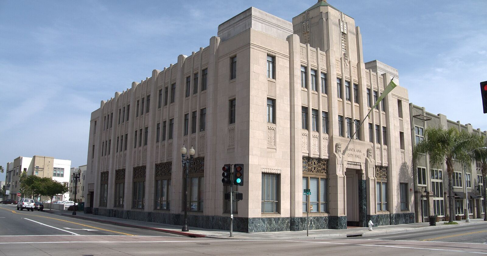 Santa Ana 市中心旧市政厅(1935年建)资料图(Wikimedia Commons)