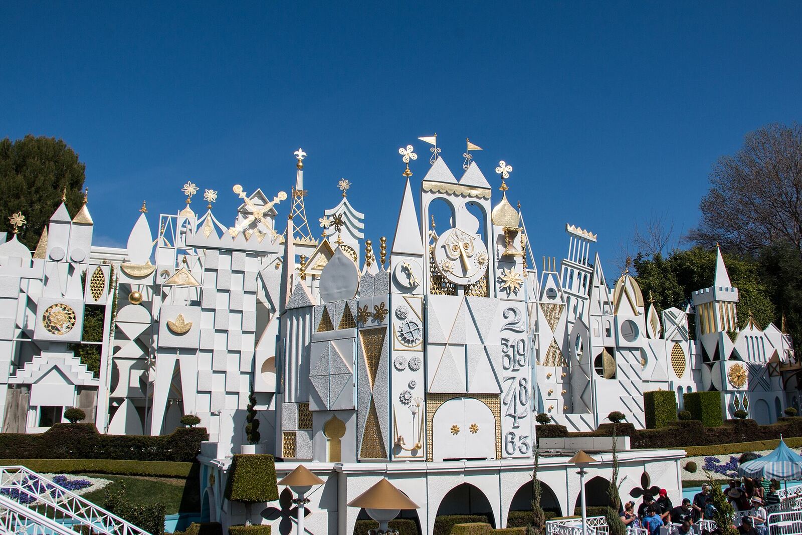 Disneyland 小小世界(It's a Small World)外立面资料图(Wikimedia Commons)