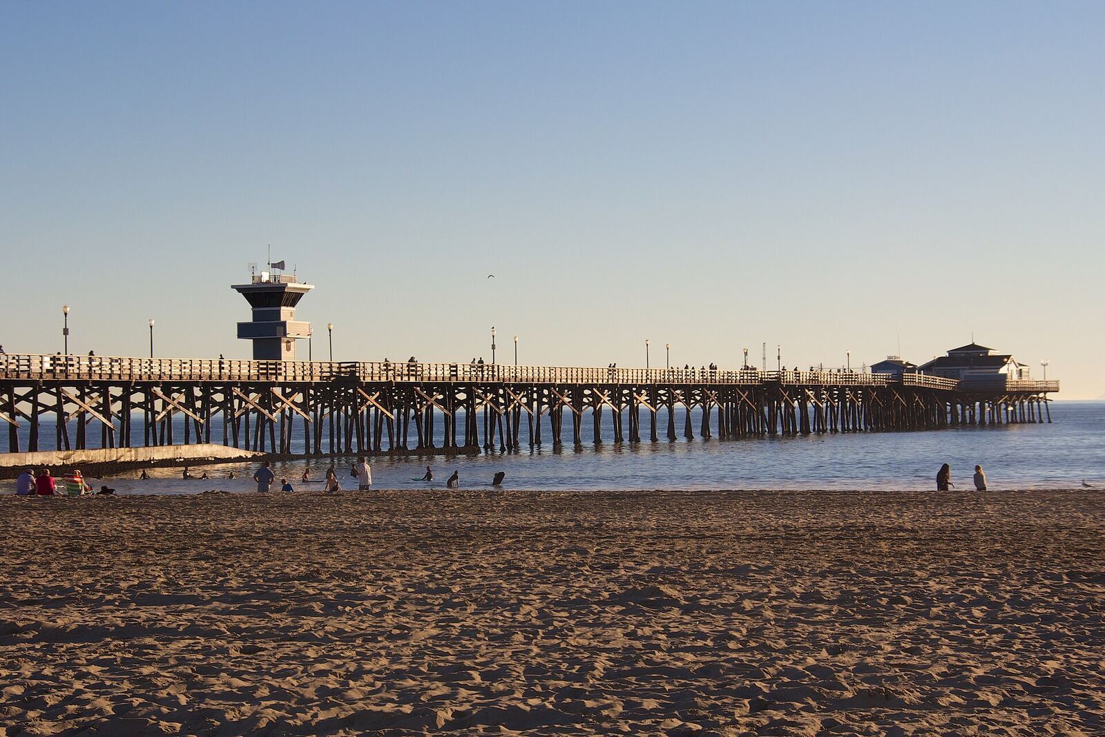Seal Beach 栈桥资料图（Wikimedia Commons）