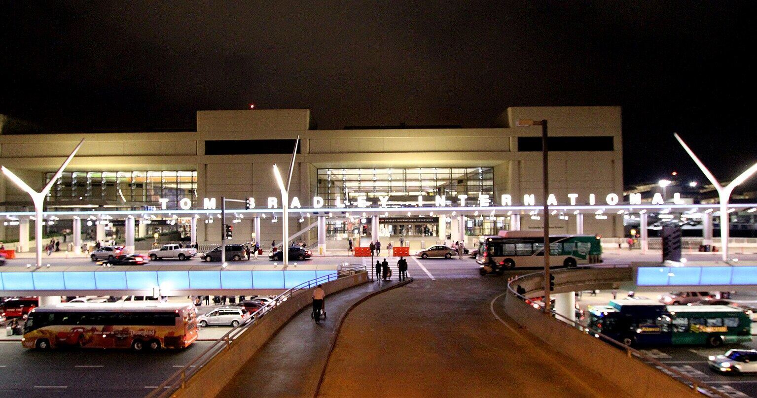 洛杉矶国际机场 Tom Bradley 国际航站楼夜景，资料图（Wikimedia Commons）