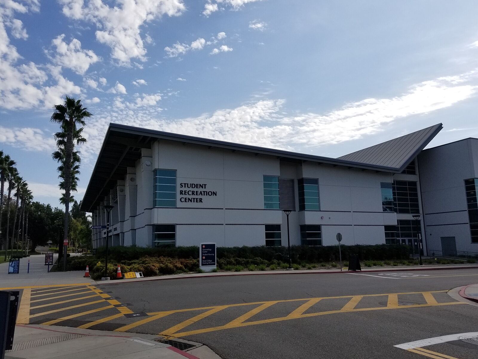 Cal State Fullerton 校园学生活动中心资料图(Wikimedia Commons)