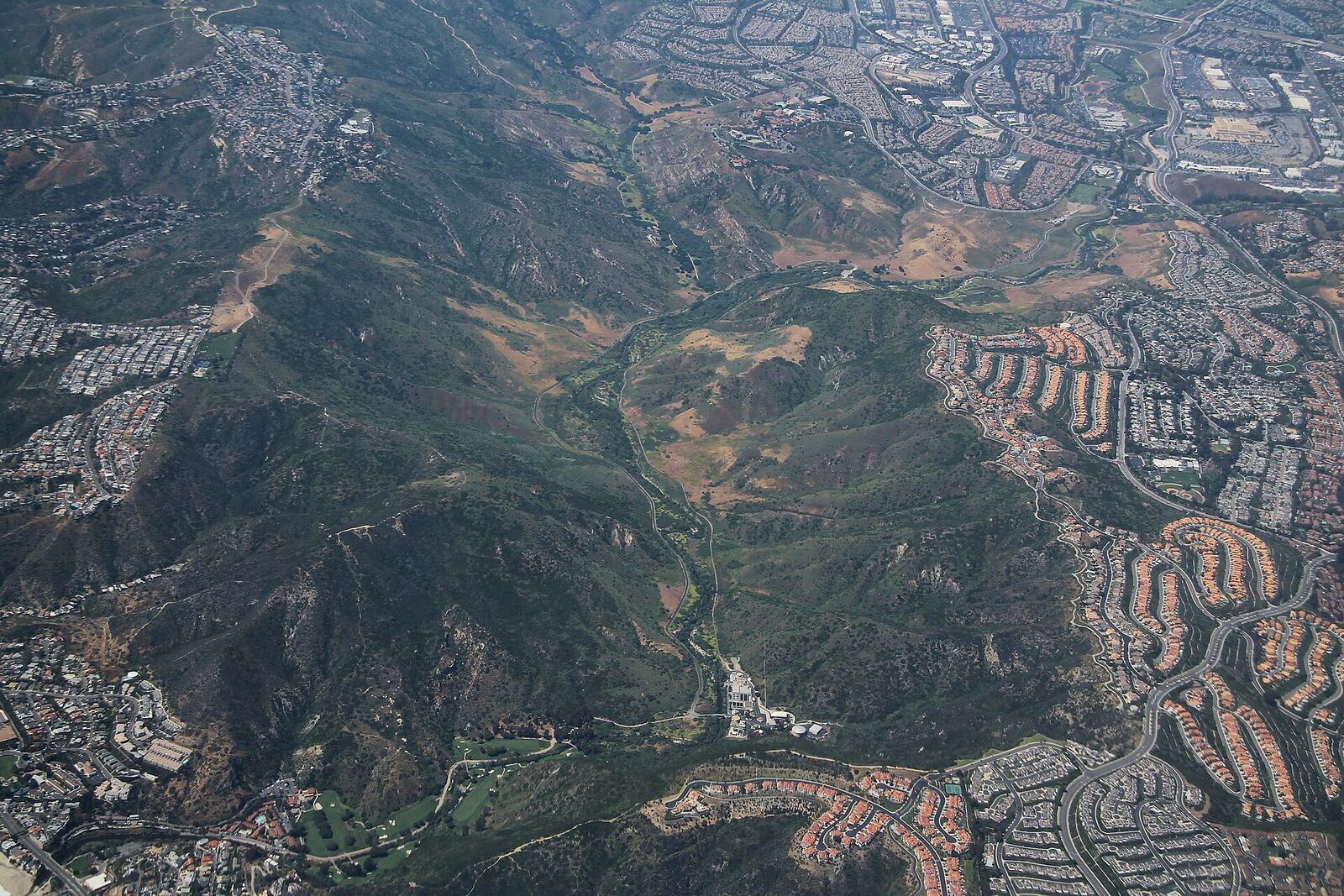 Laguna Niguel 与 Laguna Beach 之间的 Aliso Creek 一带航拍资料图