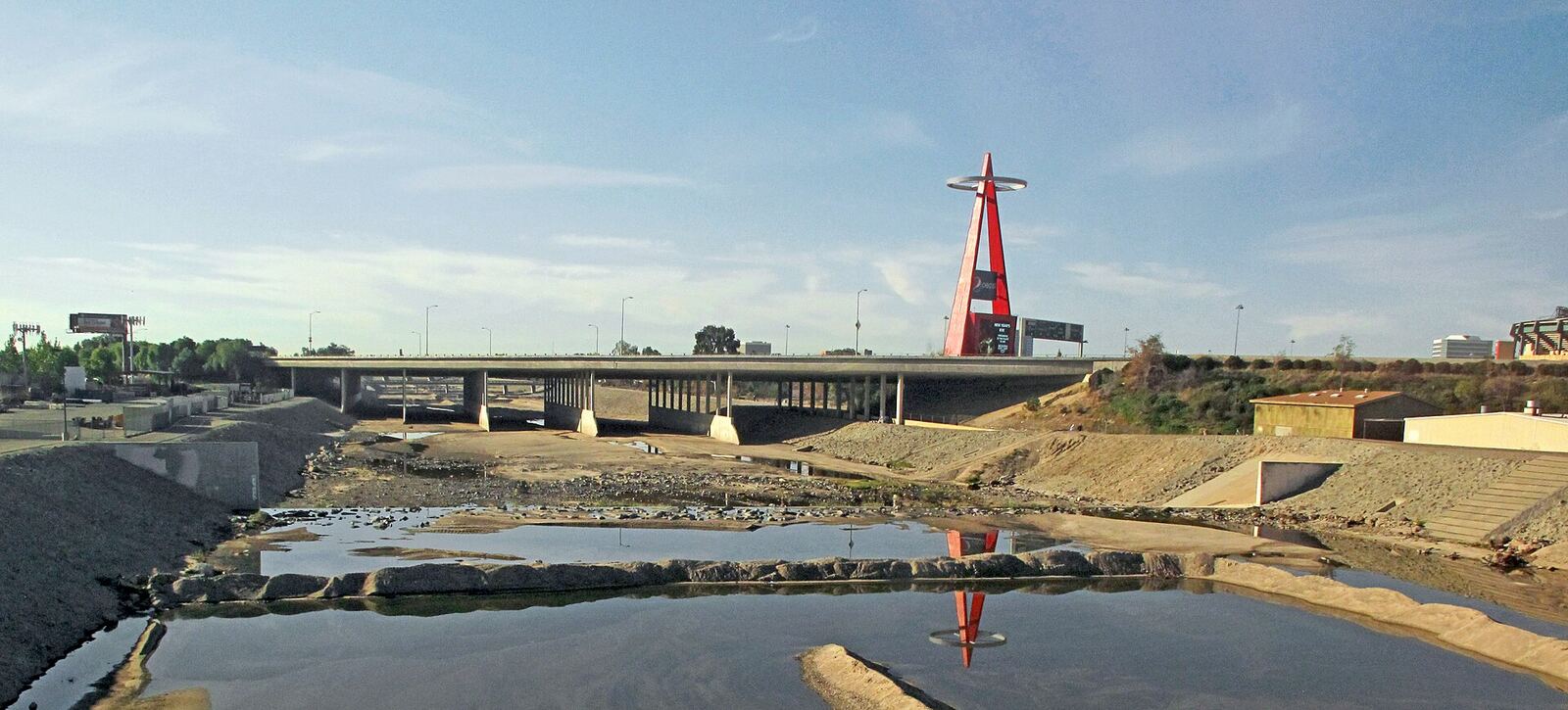 Anaheim 一段 Santa Ana River 河道资料图