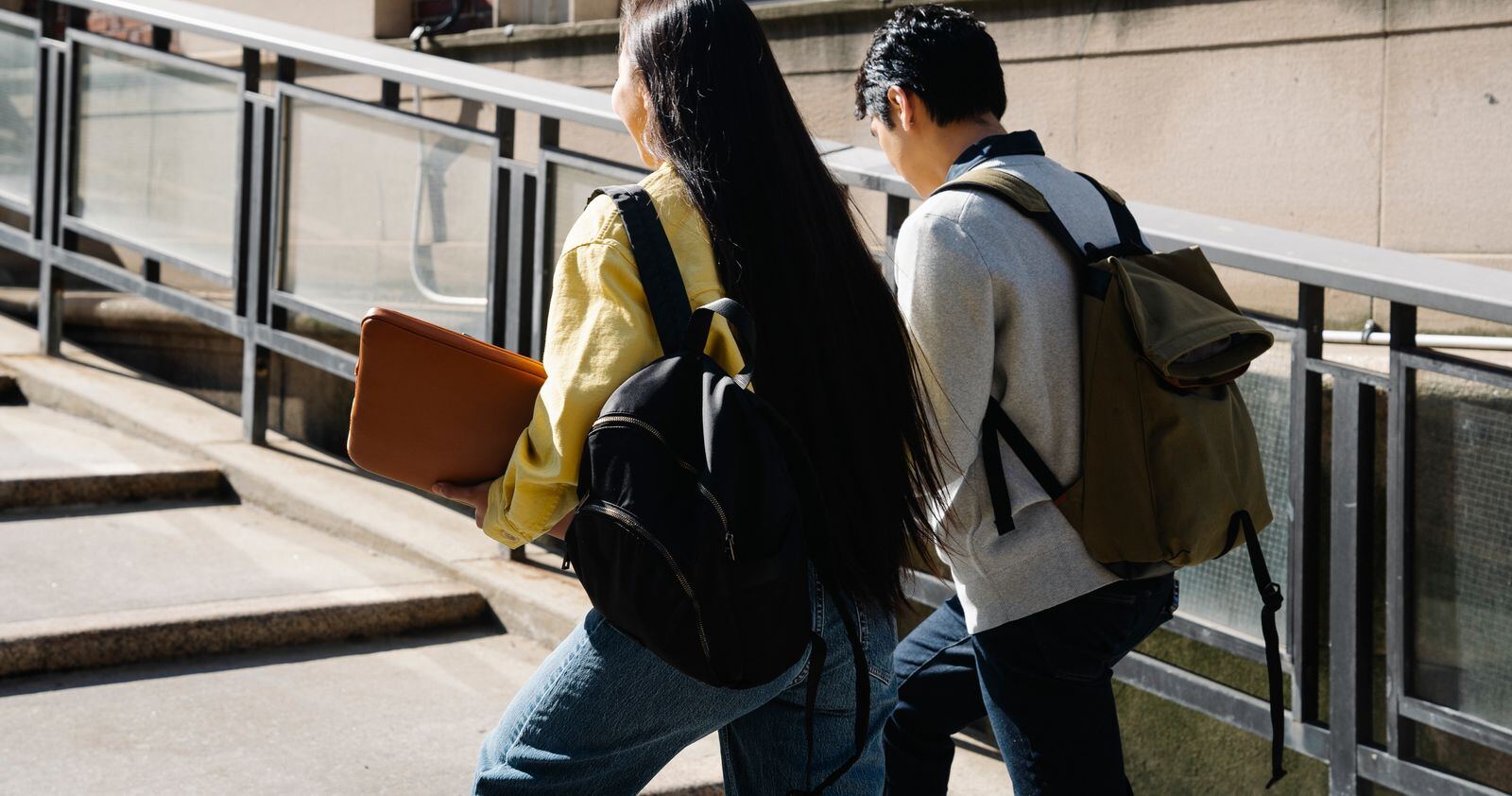 示意图（图库照片）· 背包上学