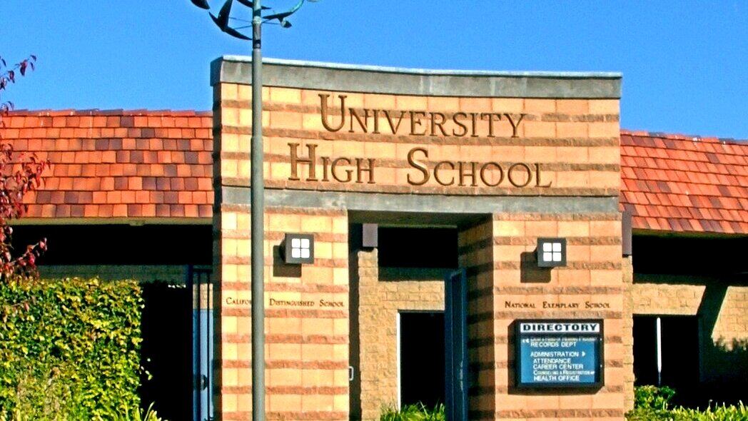 University High School 校门资料图(2006 年)