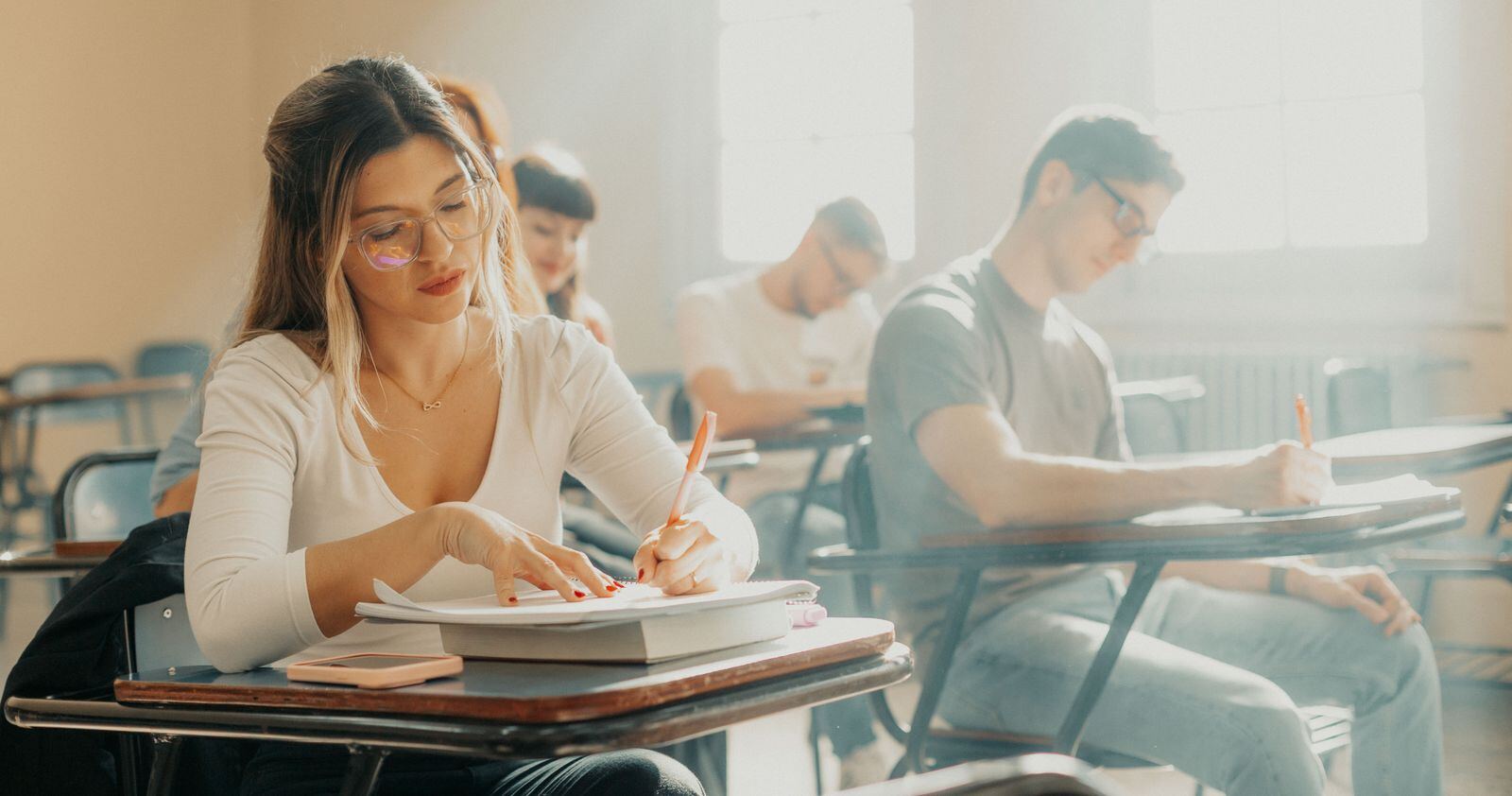 示意图（图库照片）· 课堂书写